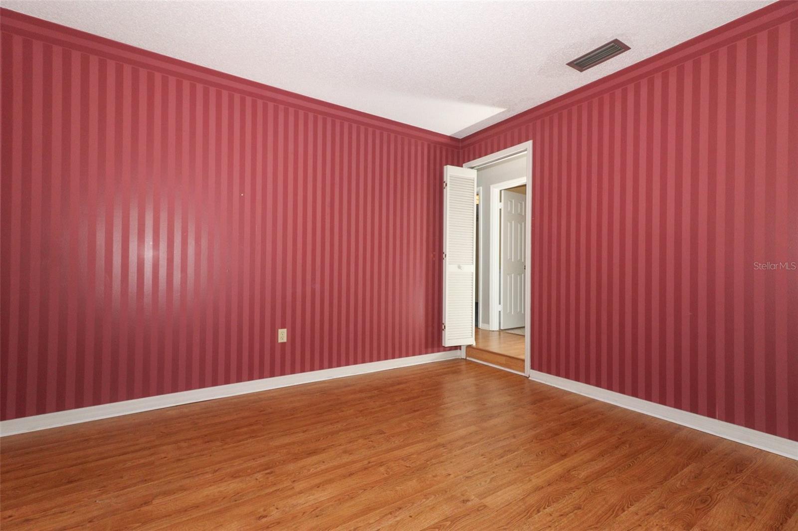 Image 4 of 76 For 4141 Fallwood Circle