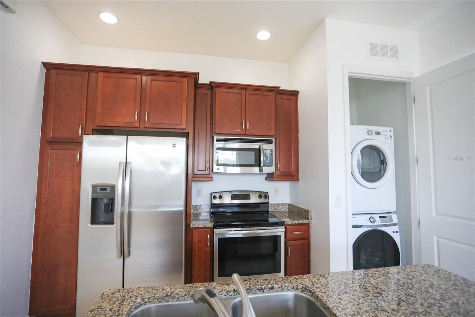Image 5 of 24 For 8106 Laureate Boulevard B
