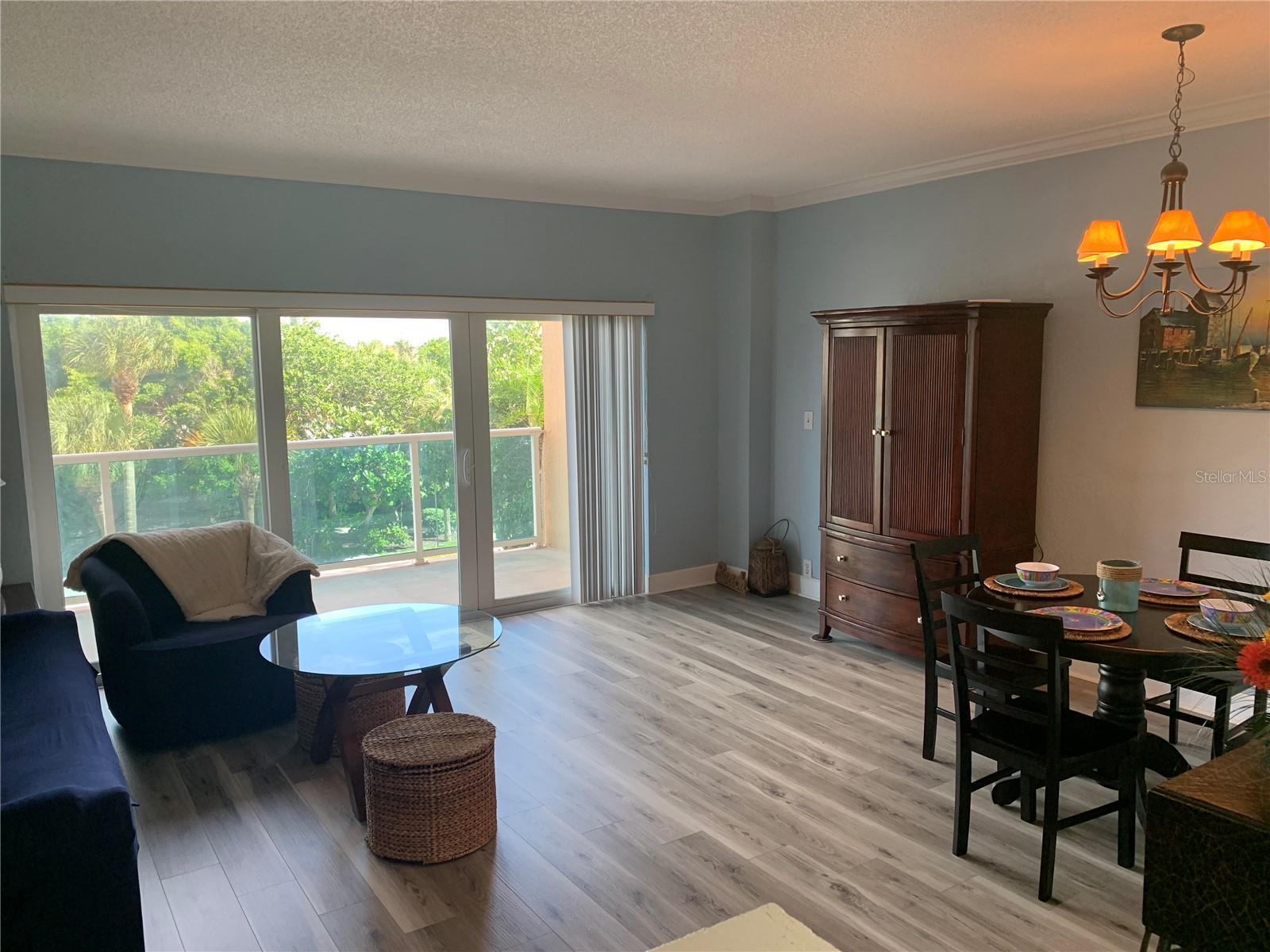 Image 10 of 21 For 880 Mandalay Avenue 206