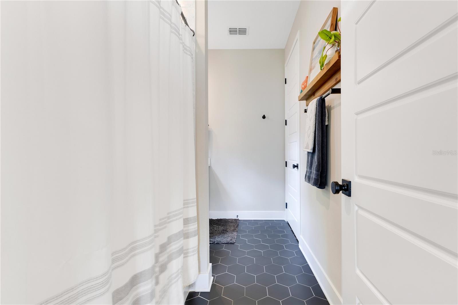 Image 33 of 72 For 1127 Harvard Street