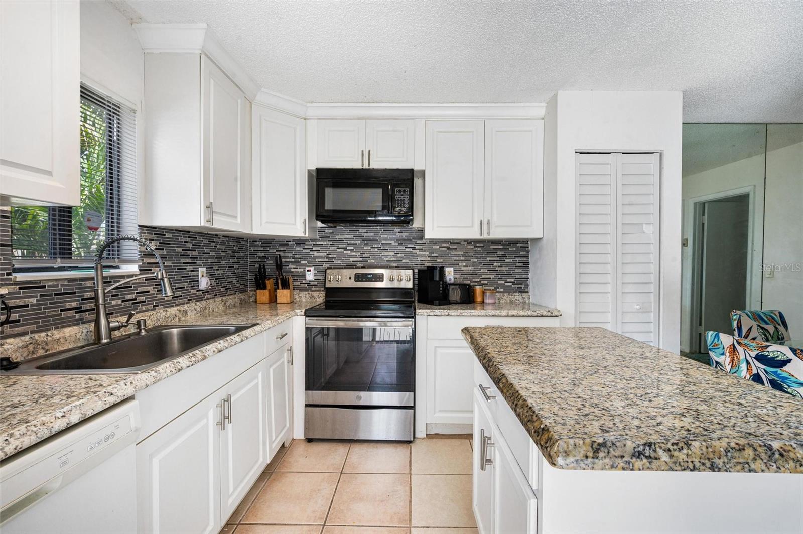 Image 12 of 23 For 4102 Waterview Circle