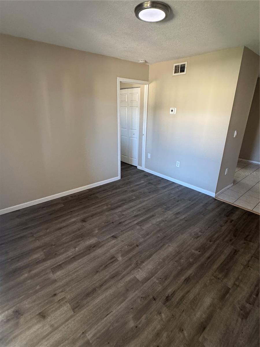 Image 2 of 6 For 960 Lake Destiny Road E
