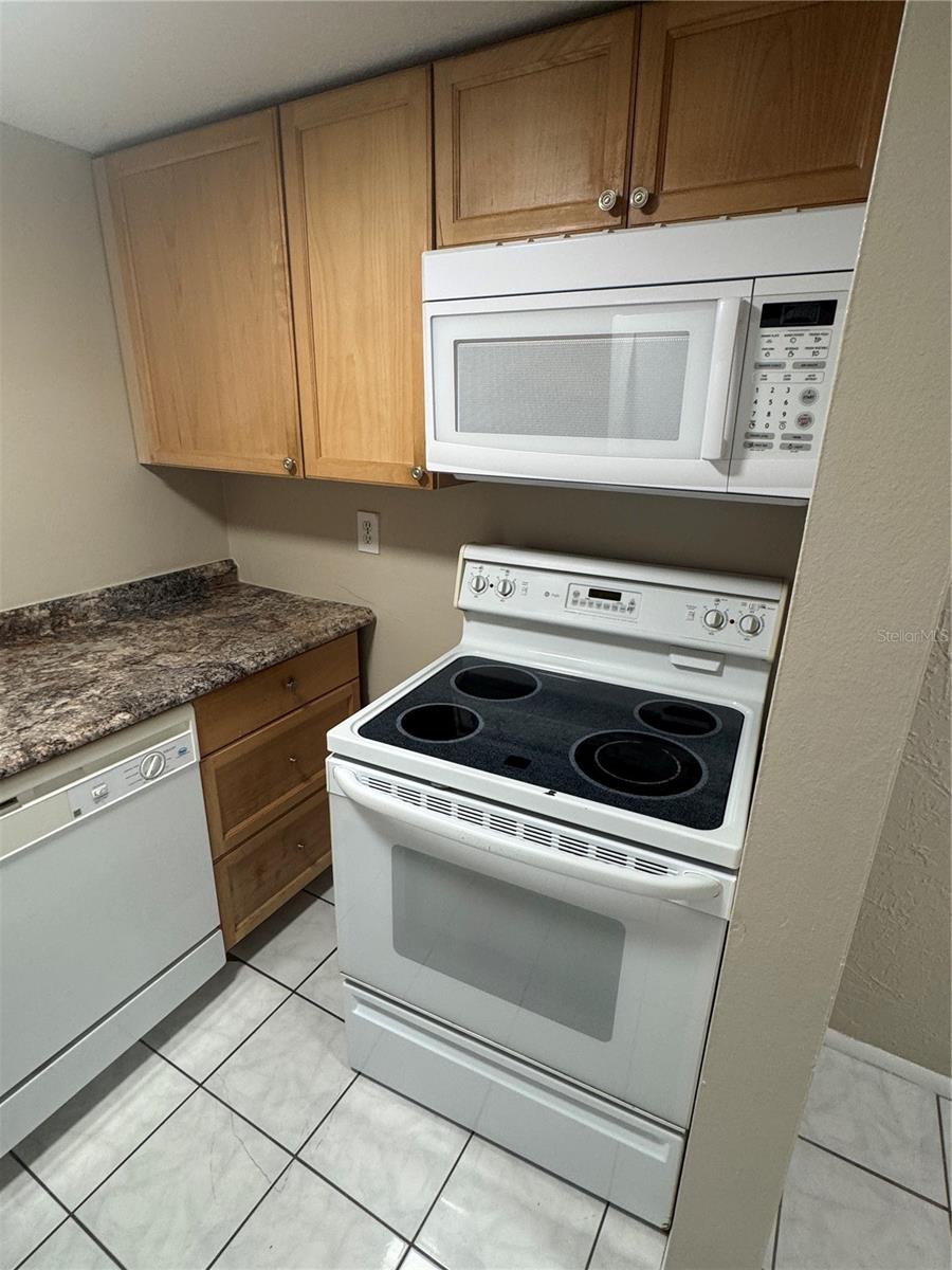 Image 3 of 6 For 960 Lake Destiny Road E