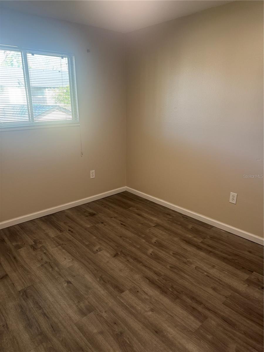 Image 4 of 6 For 960 Lake Destiny Road E