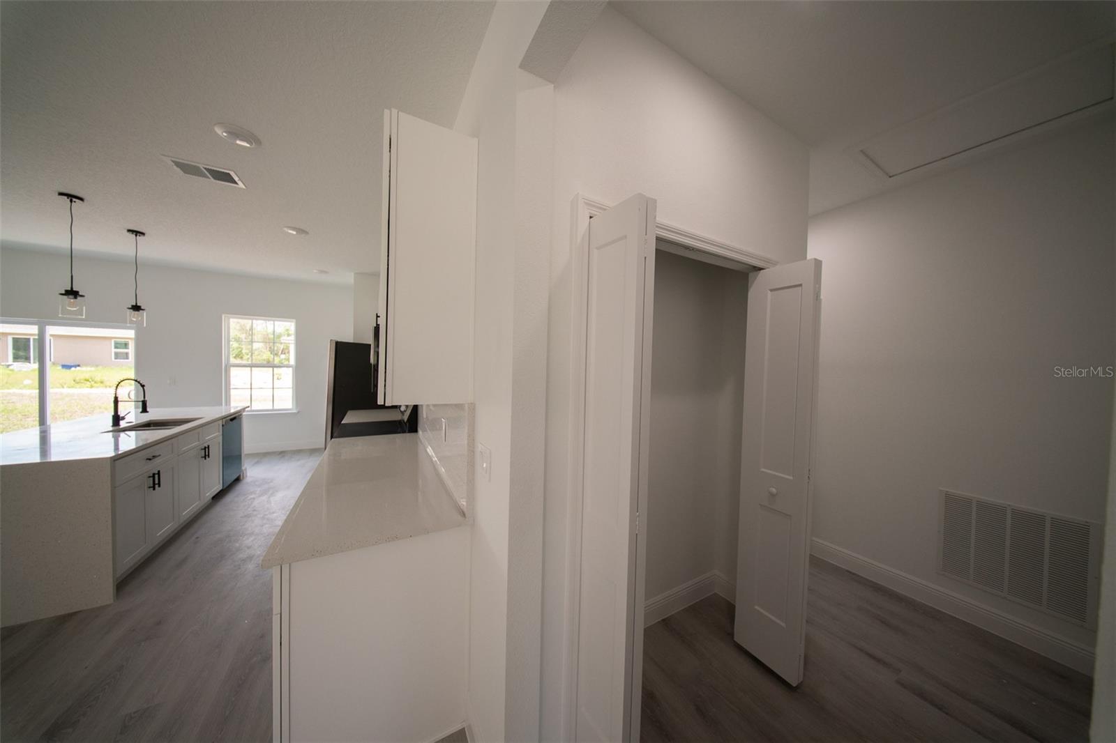 Image 11 of 28 For 16600 23rd Avenue Road