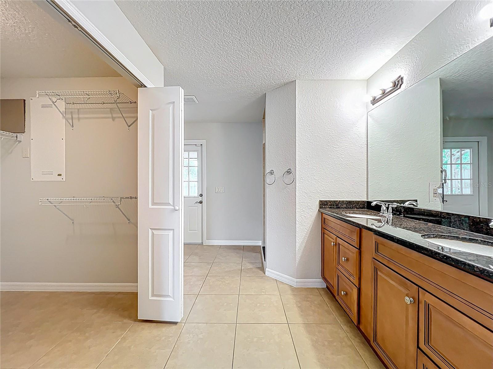 Image 11 of 30 For 404 Wilshire Drive