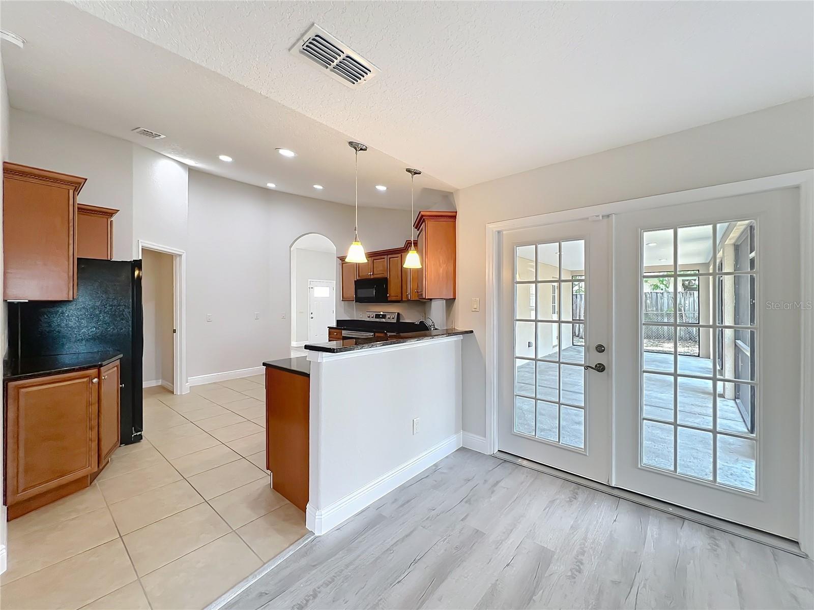 Image 18 of 30 For 404 Wilshire Drive