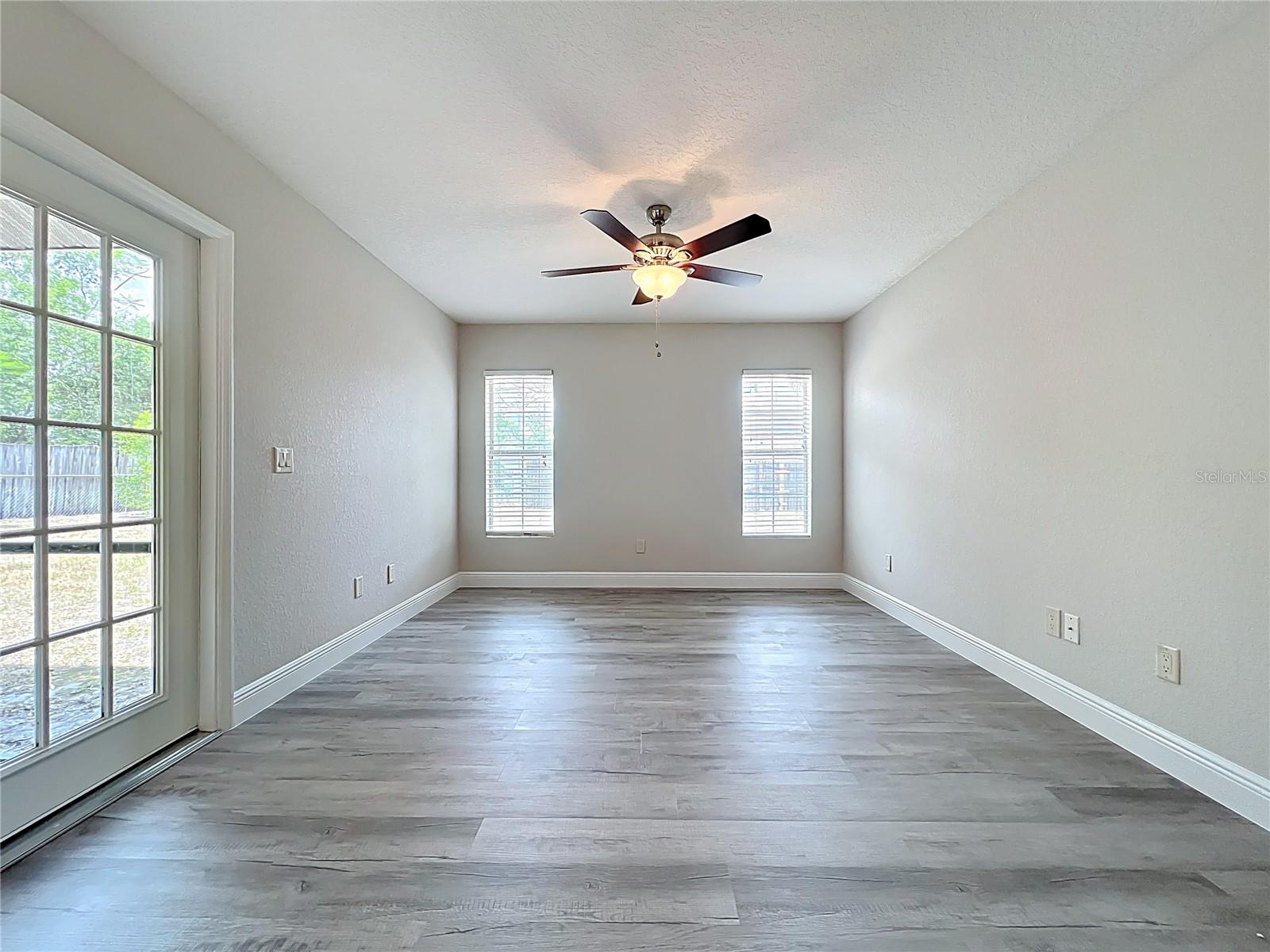 Image 20 of 30 For 404 Wilshire Drive