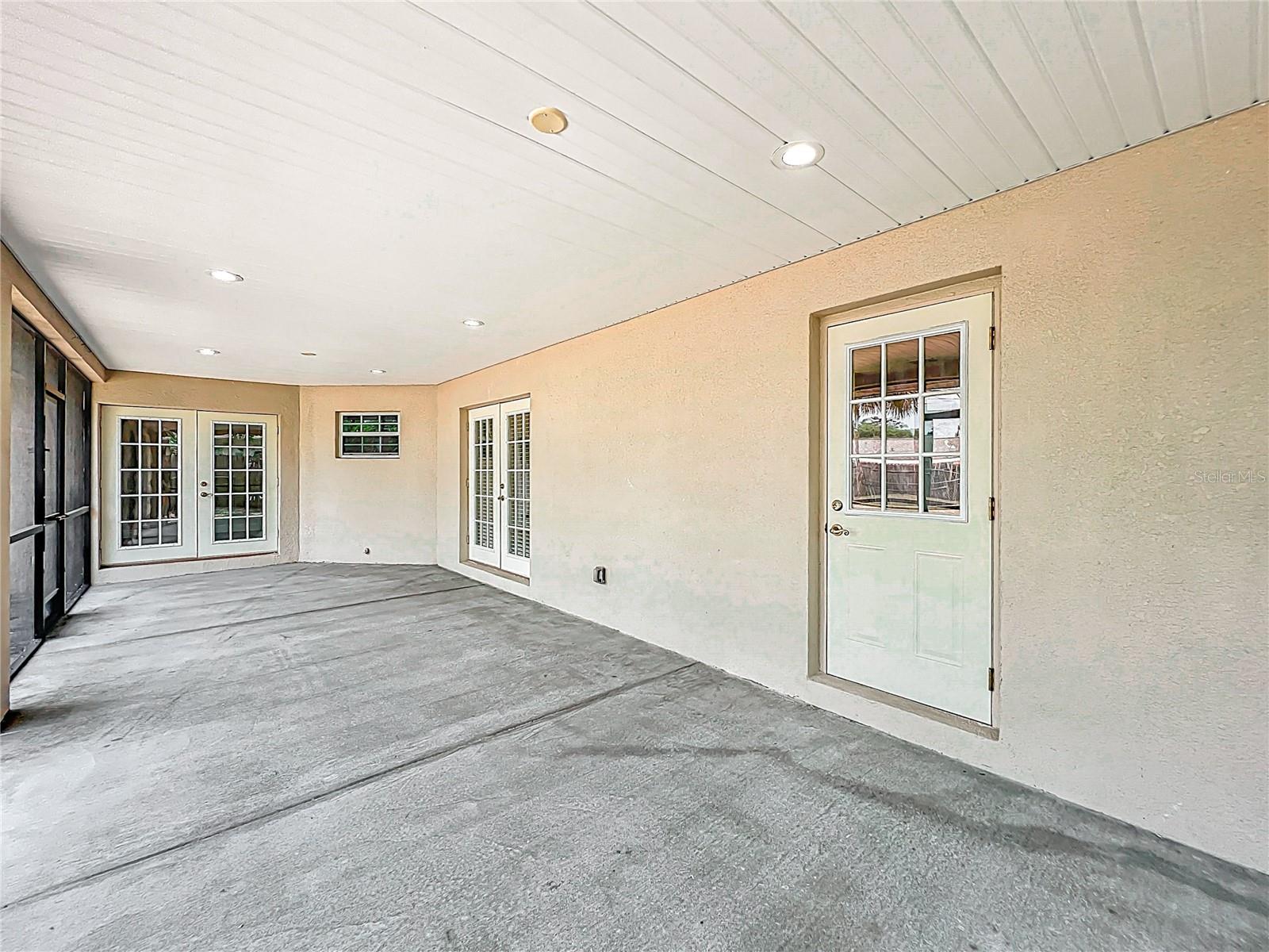 Image 21 of 30 For 404 Wilshire Drive