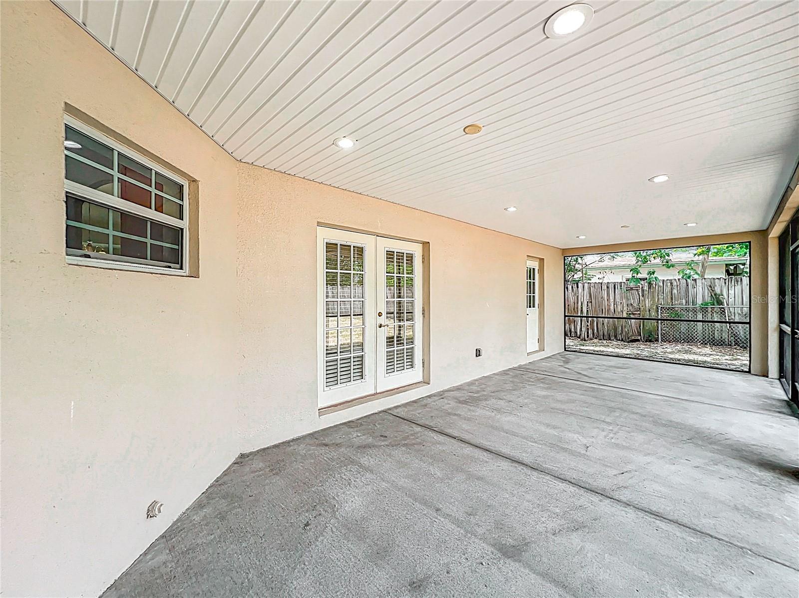 Image 22 of 30 For 404 Wilshire Drive