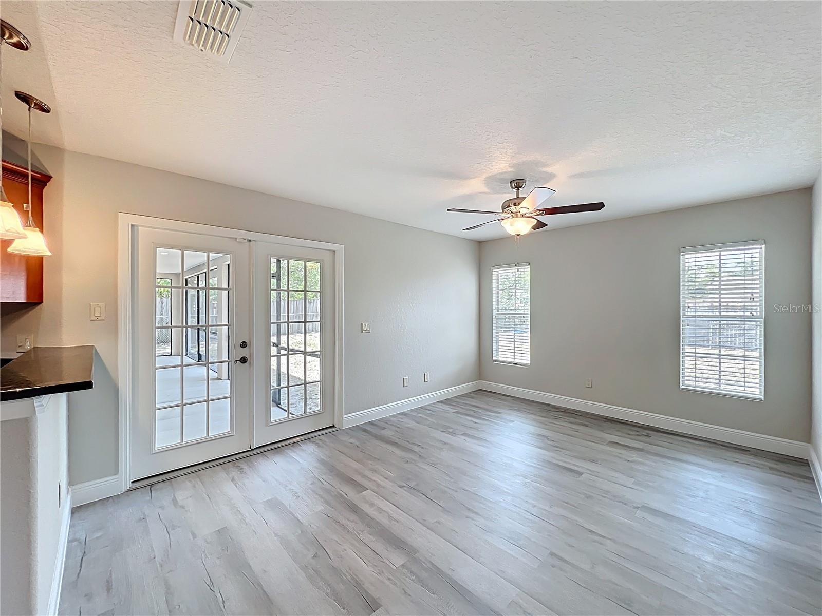 Image 24 of 30 For 404 Wilshire Drive