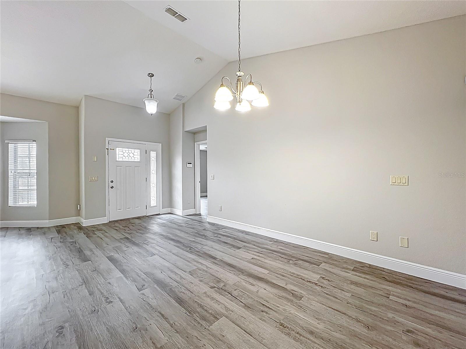 Image 6 of 30 For 404 Wilshire Drive