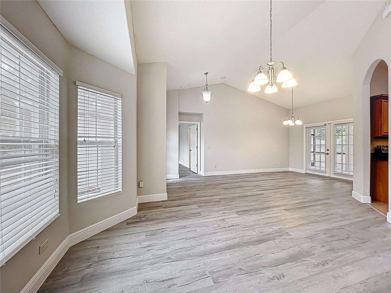 Image 8 of 30 For 404 Wilshire Drive