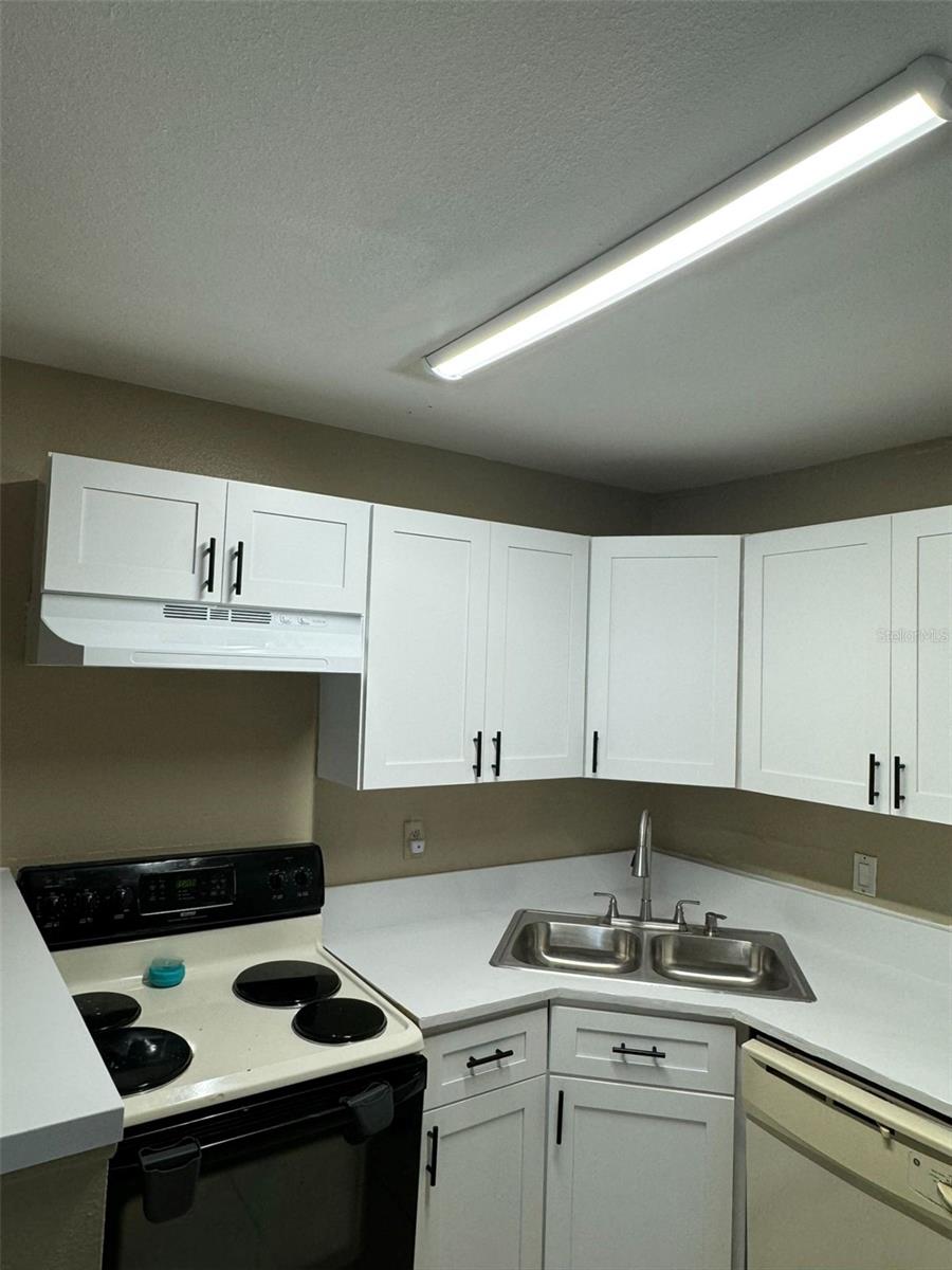 Image 4 of 7 For 4760 Walden Circle 5-31