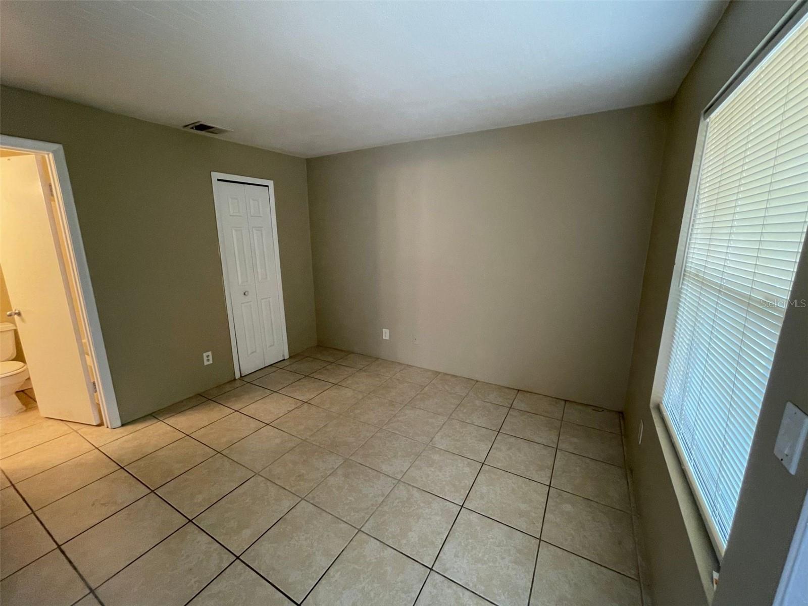 Image 5 of 7 For 4760 Walden Circle 5-31
