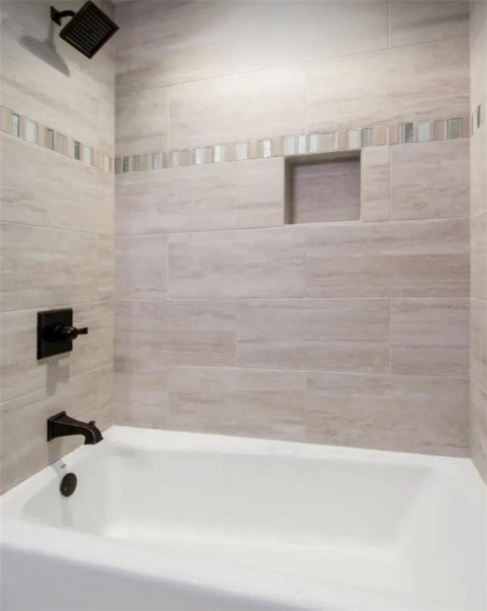 Image 6 of 7 For 4760 Walden Circle 5-31