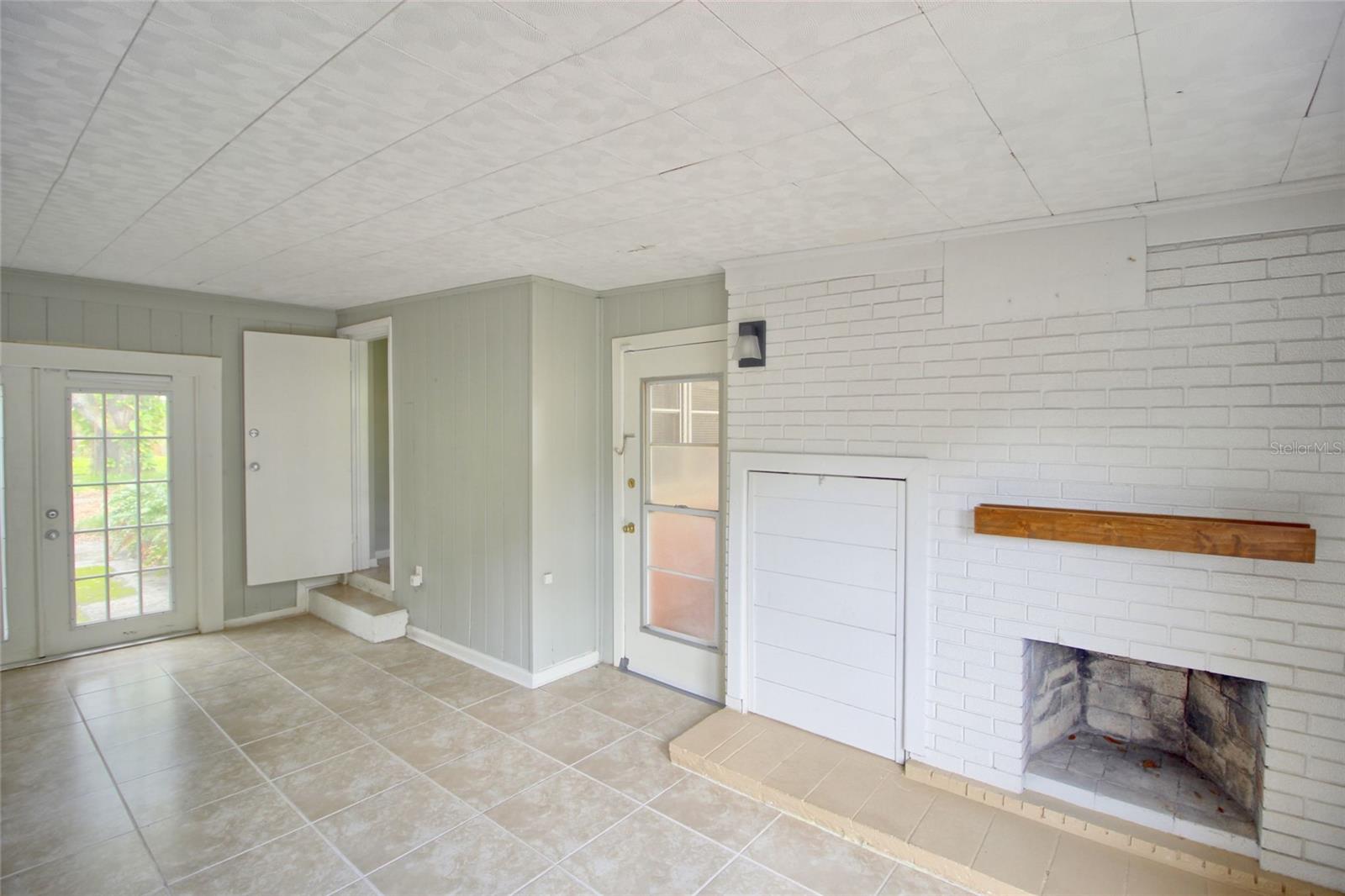 Image 3 of 14 For 501 Hampton Avenue