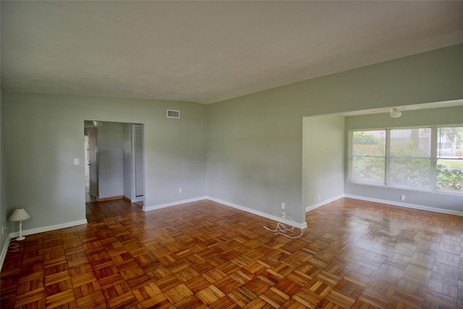 Image 7 of 14 For 501 Hampton Avenue
