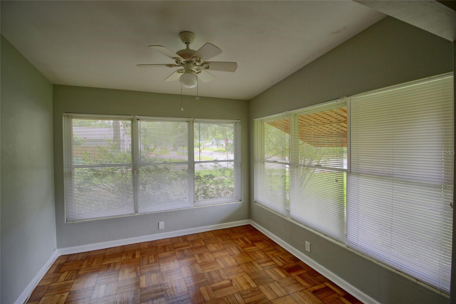 Image 8 of 14 For 501 Hampton Avenue