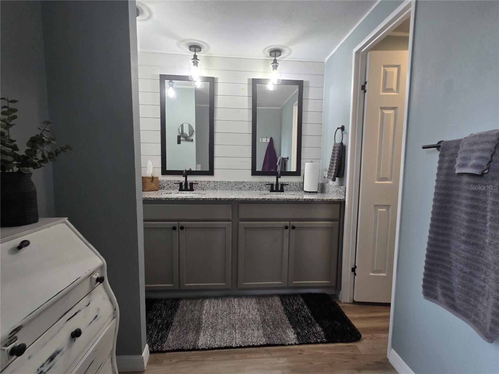 Image 21 of 23 For 3935 Parway Road 1322