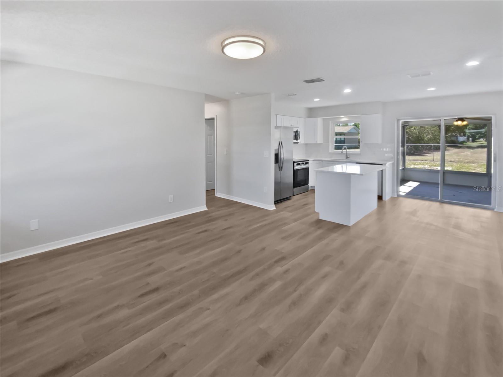Listing photo id 9 for 38832 Henry Drive