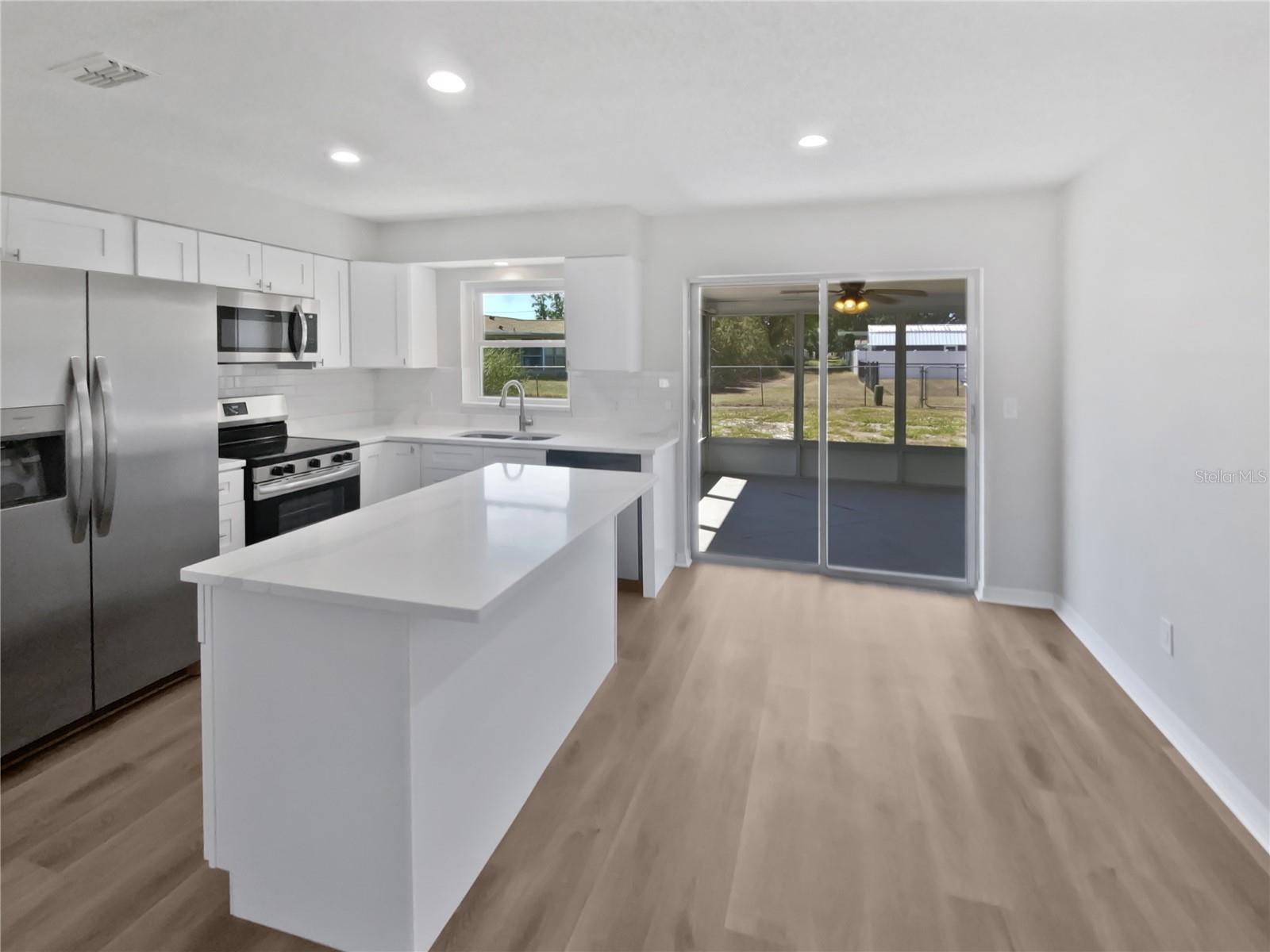 Listing photo id 11 for 38832 Henry Drive