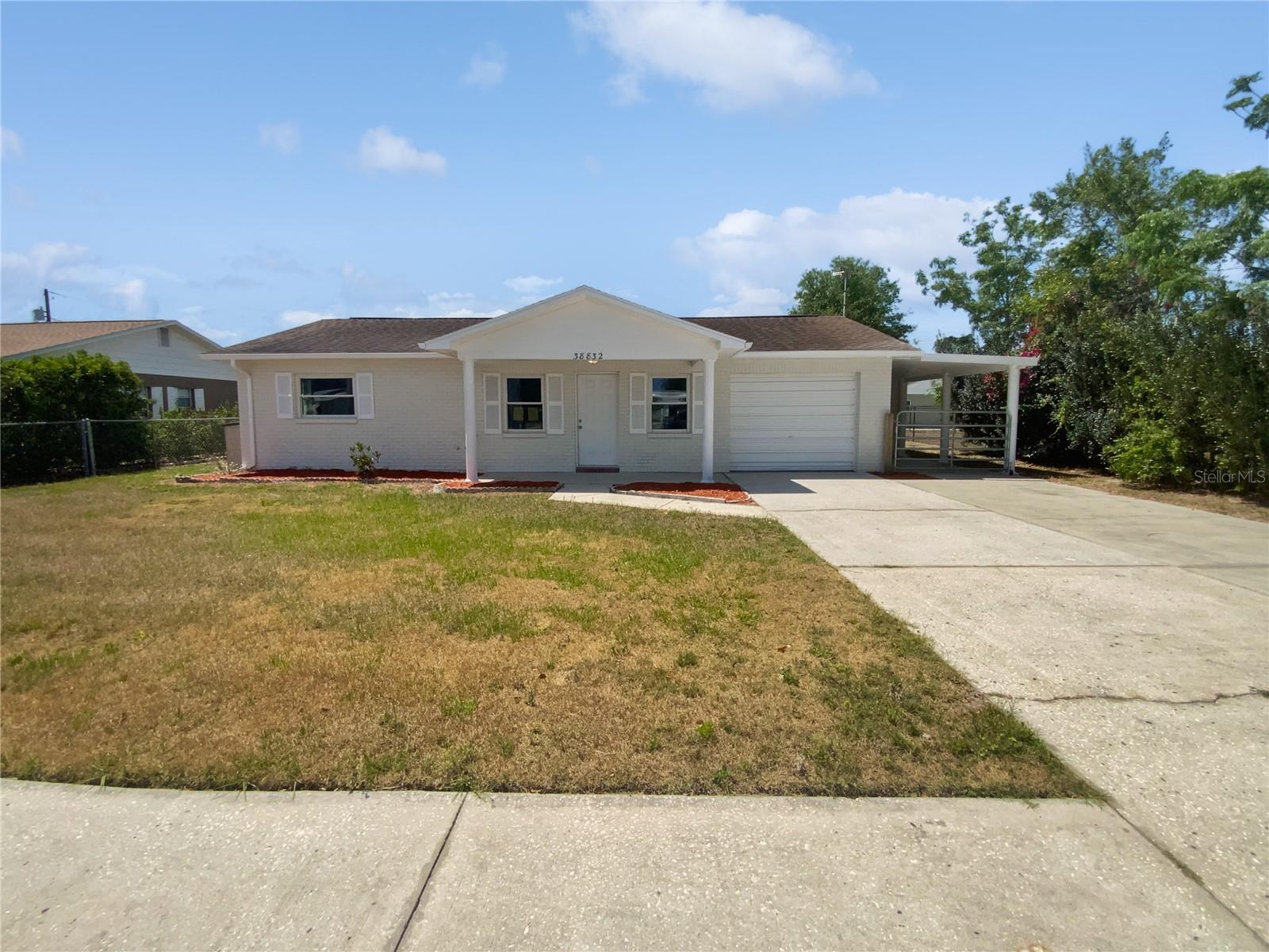 Listing photo id 0 for 38832 Henry Drive