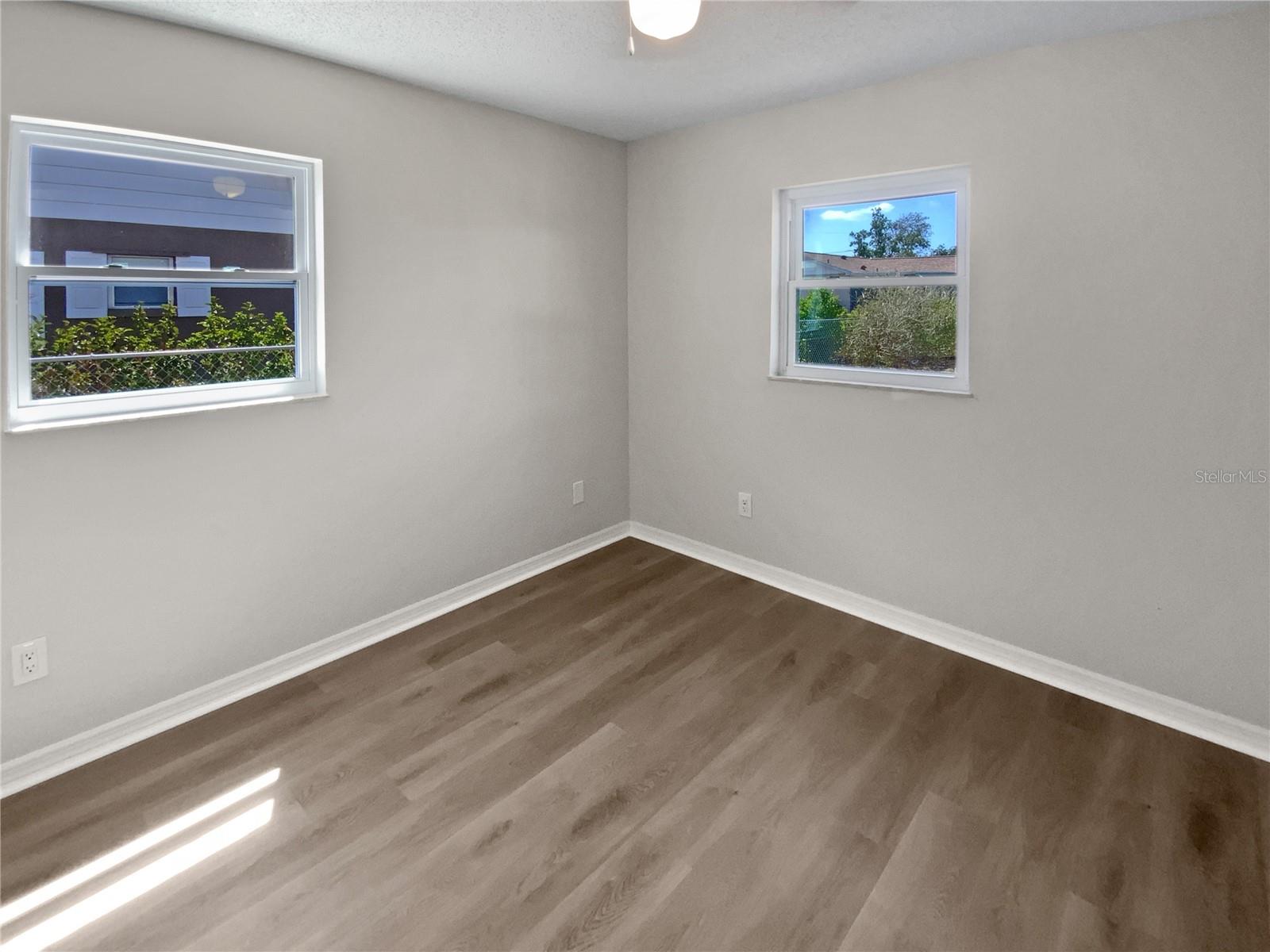 Listing photo id 26 for 38832 Henry Drive