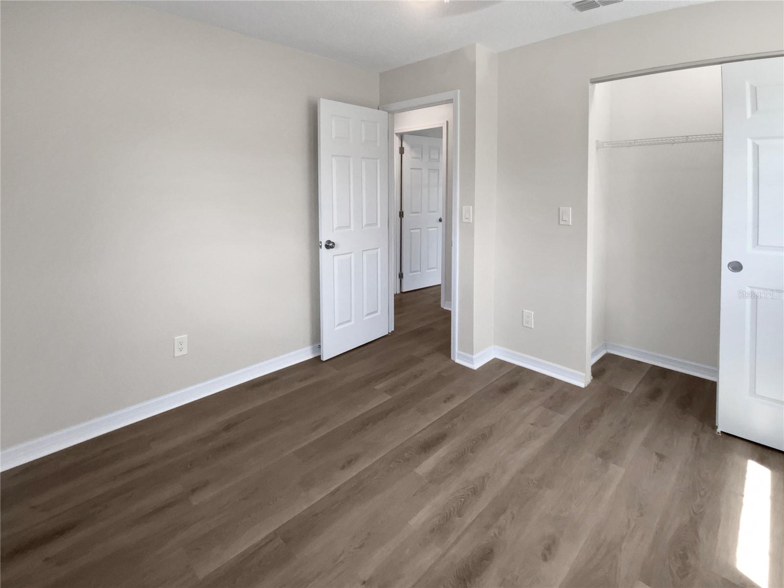 Listing photo id 28 for 38832 Henry Drive