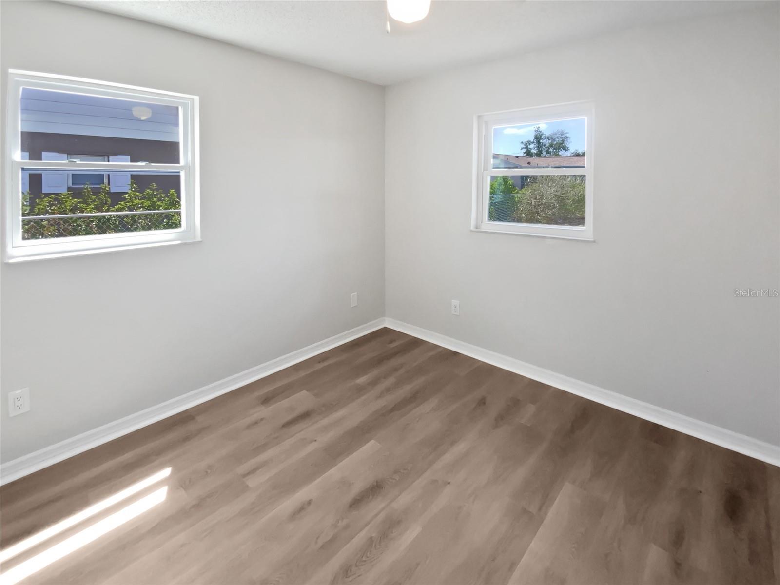Listing photo id 30 for 38832 Henry Drive