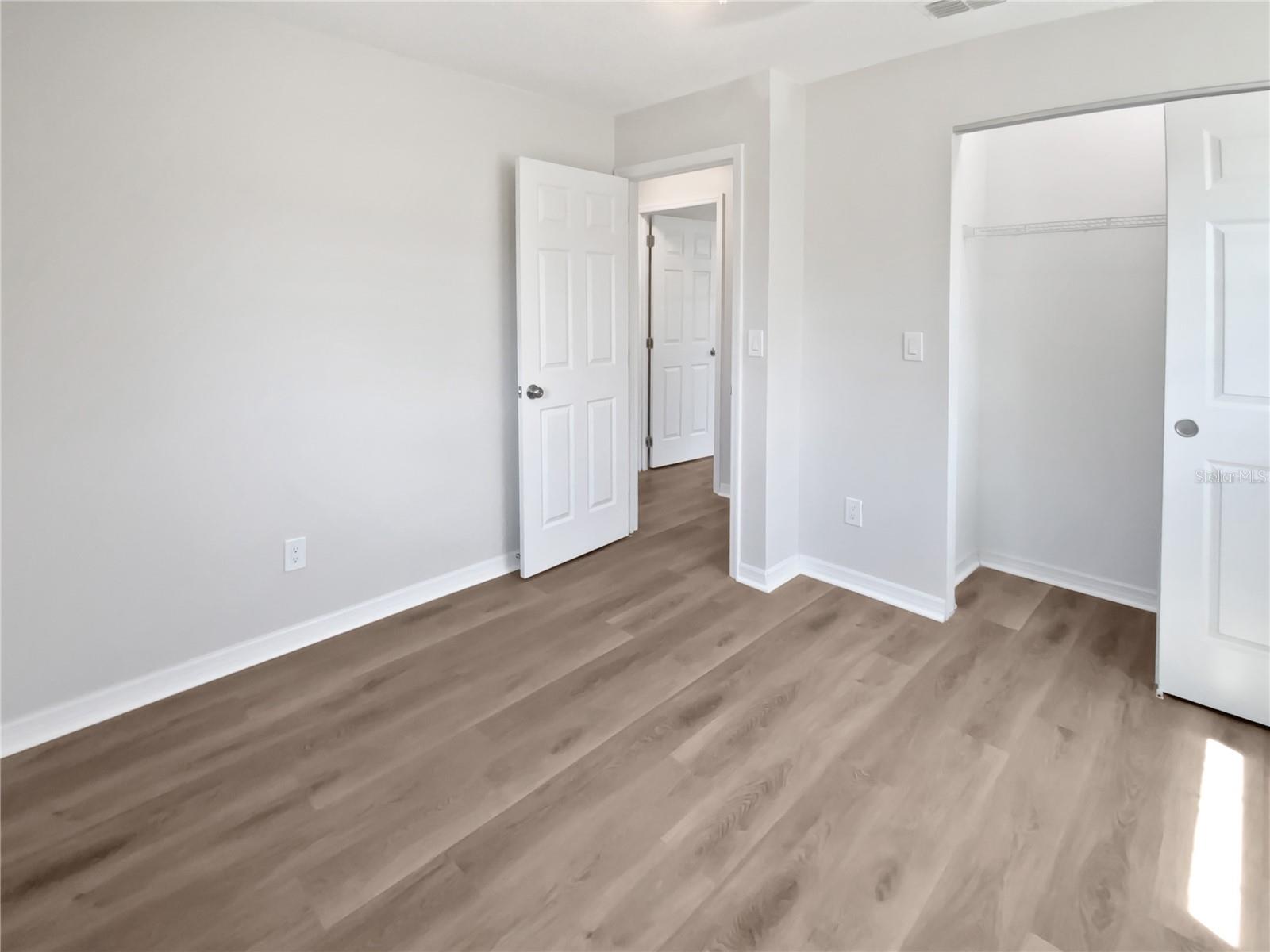 Listing photo id 32 for 38832 Henry Drive