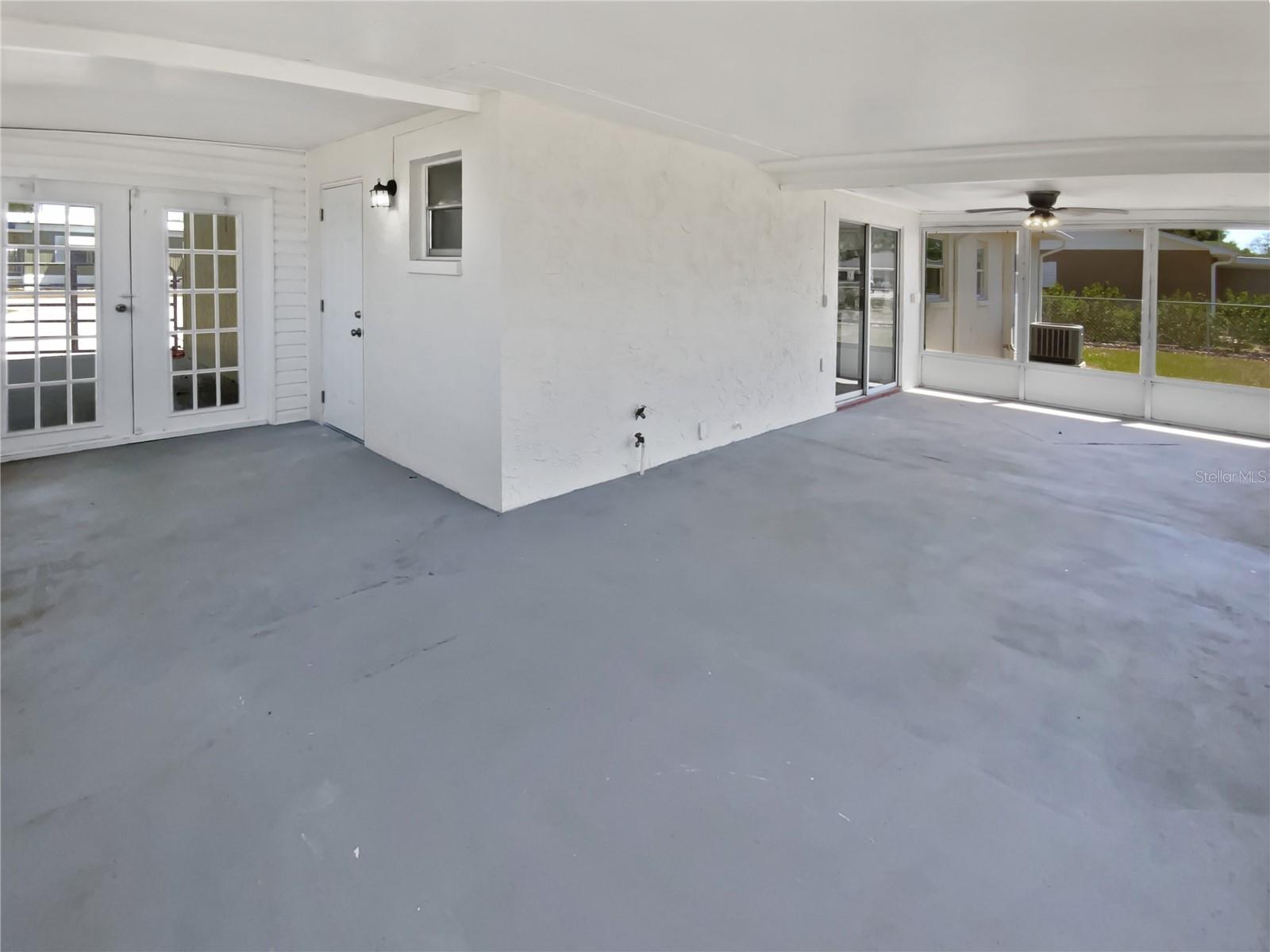 Listing photo id 36 for 38832 Henry Drive