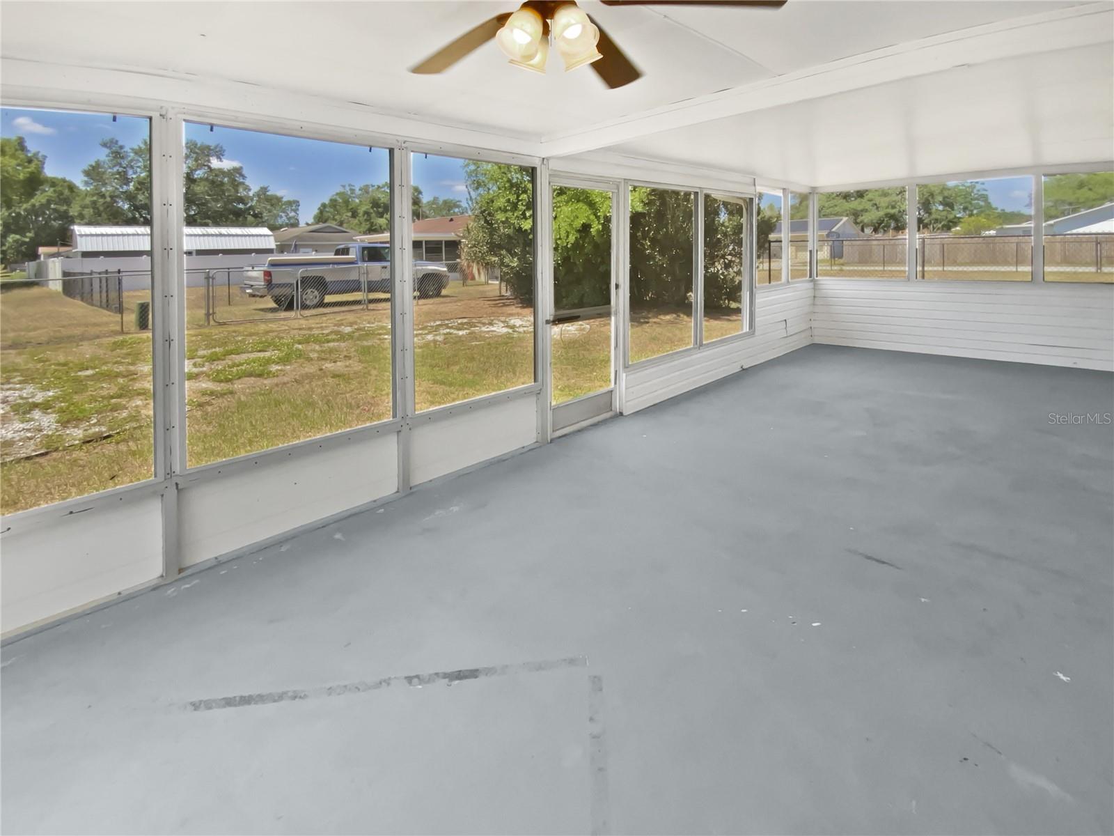 Listing photo id 37 for 38832 Henry Drive