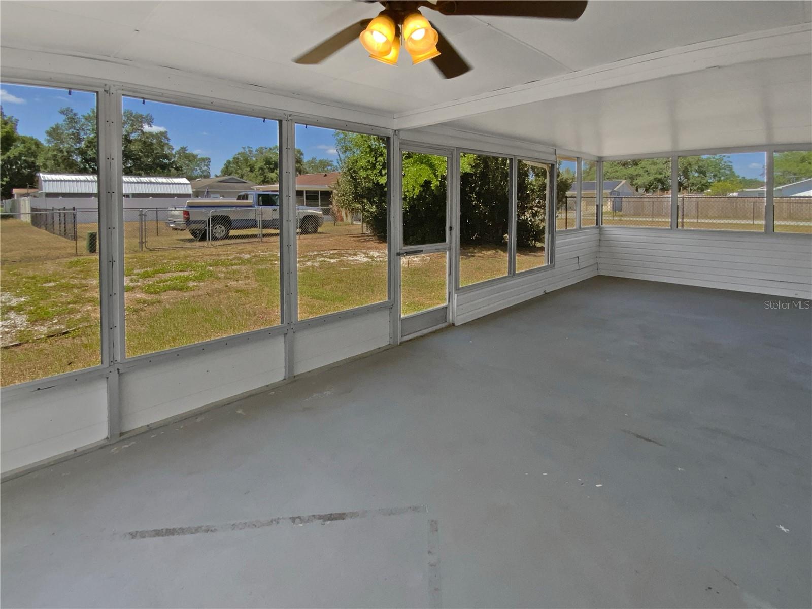 Listing photo id 38 for 38832 Henry Drive