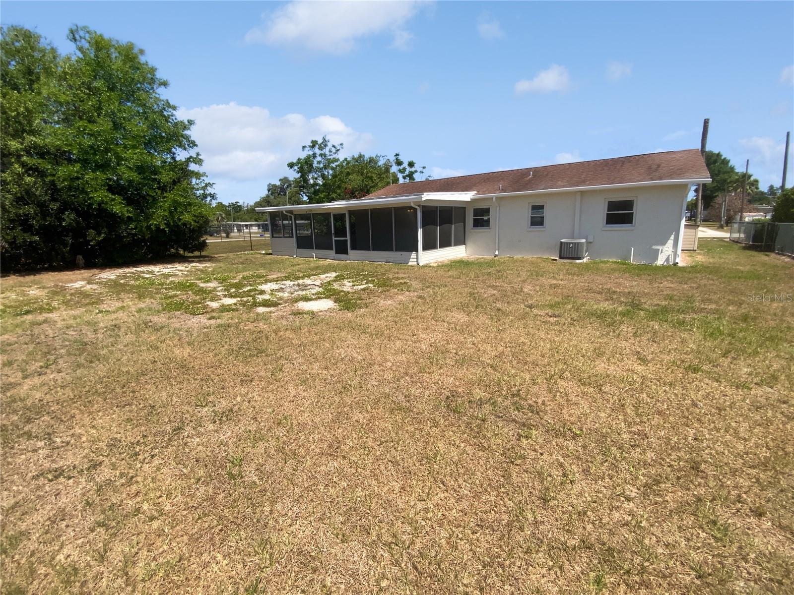Listing photo id 42 for 38832 Henry Drive