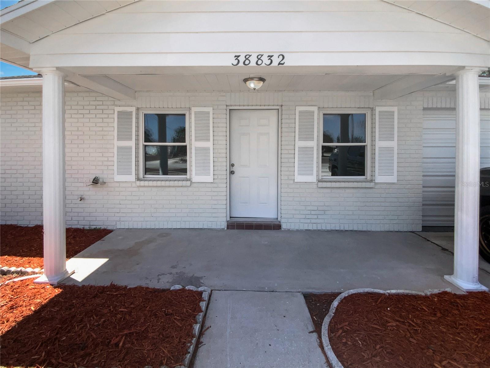 Listing photo id 4 for 38832 Henry Drive