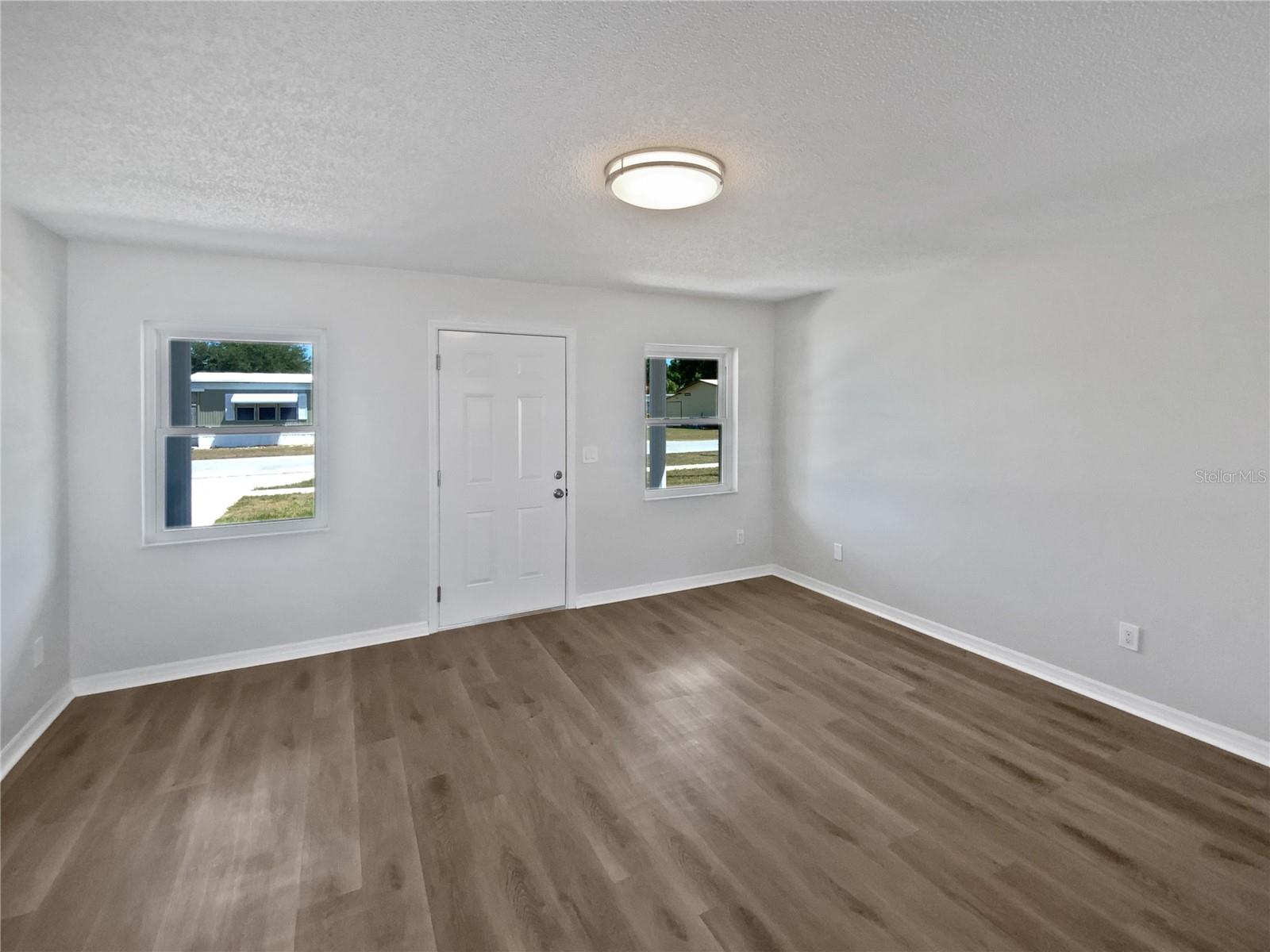 Listing photo id 5 for 38832 Henry Drive