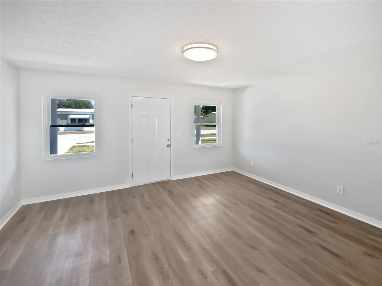 Listing photo id 7 for 38832 Henry Drive