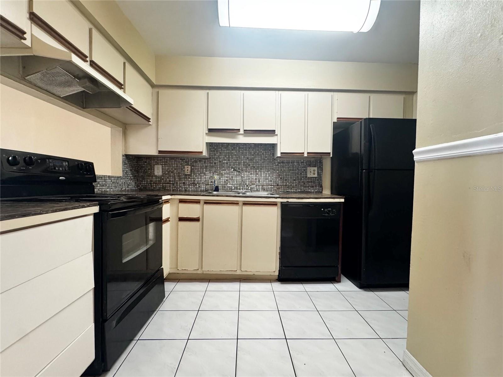 Image 3 of 7 For 2143 St Marteen Court