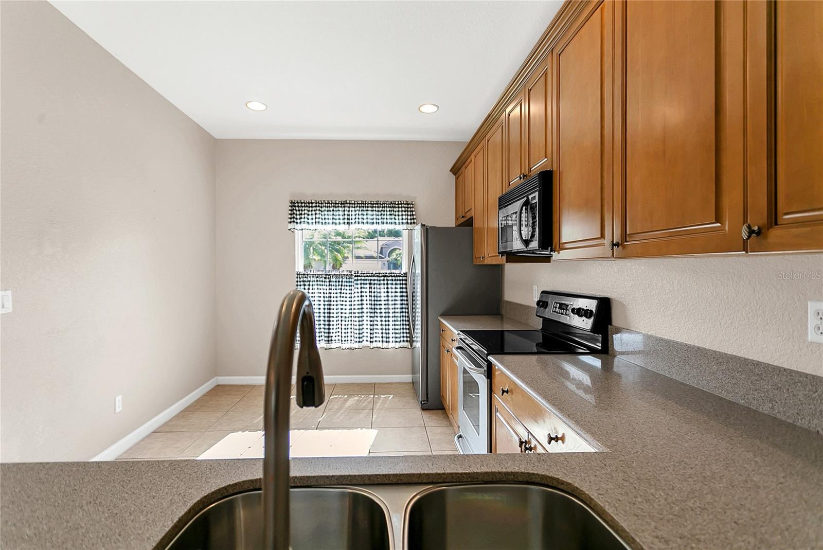 Image 5 of 31 For 2975 White Cedar Circle