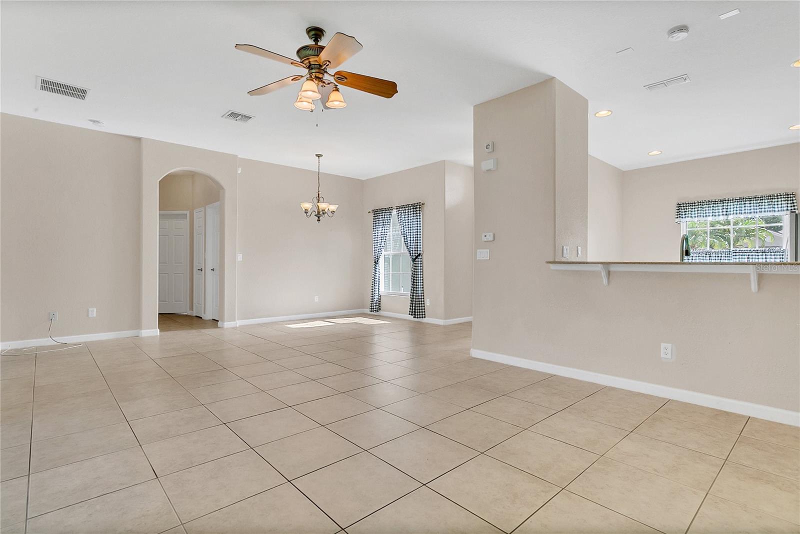 Image 6 of 31 For 2975 White Cedar Circle