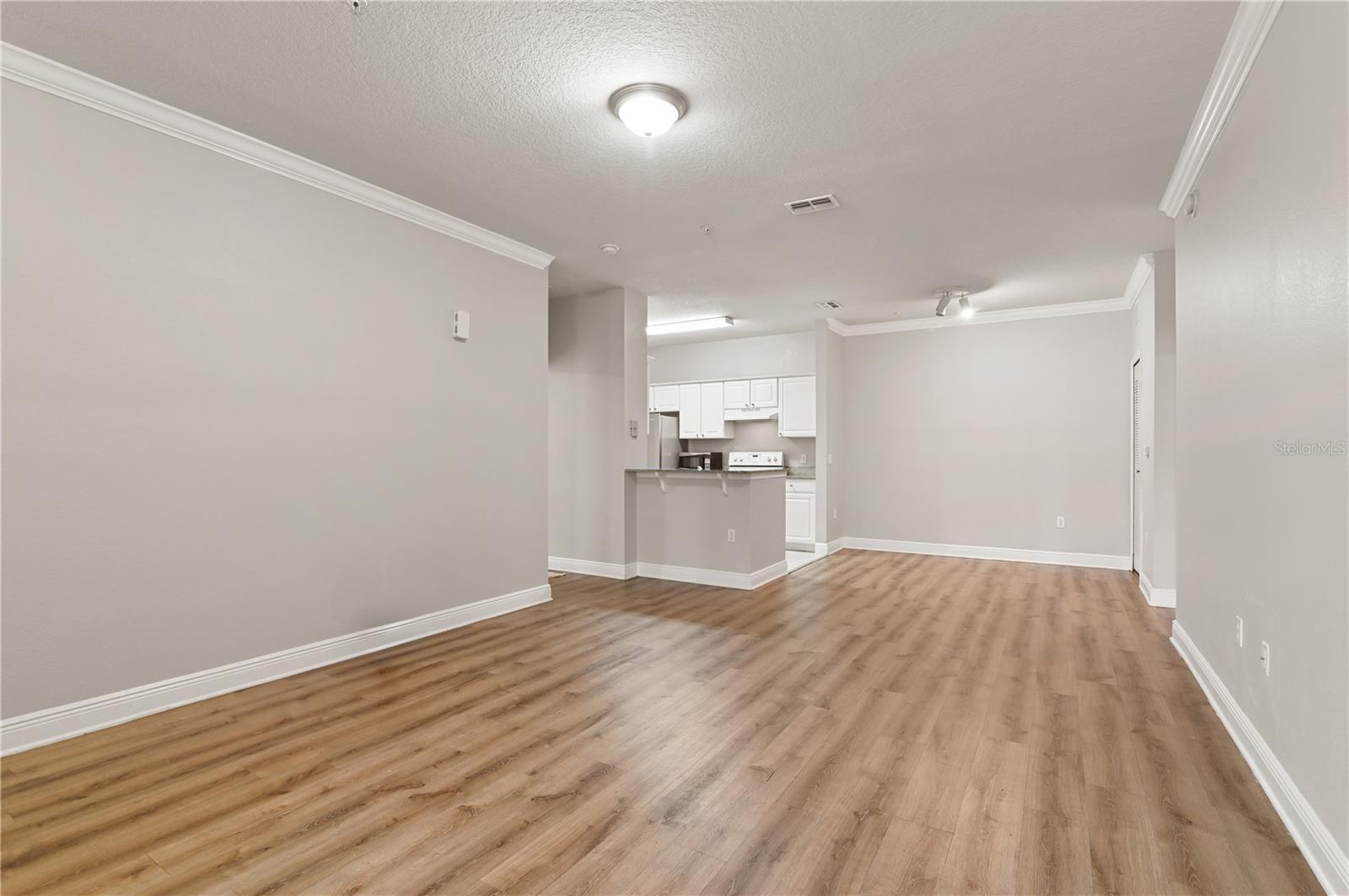 Image 6 of 21 For 130 Southern Pecan Circle 102