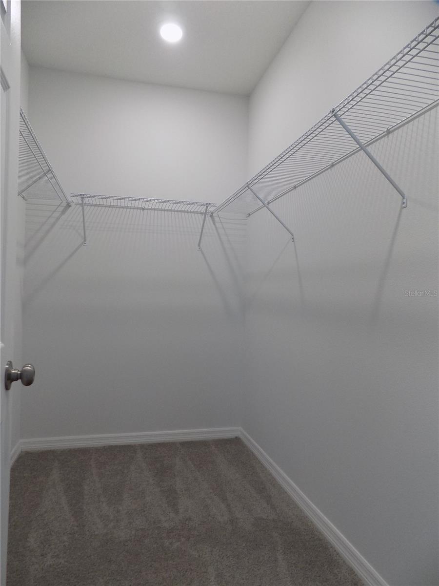 Image 11 of 20 For 646 Desmoines Court