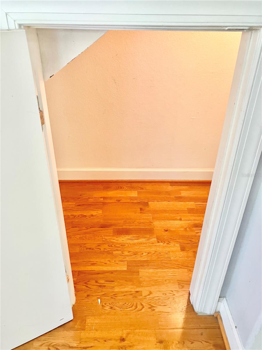 Image 11 of 18 For 307 New Hampshire Street 6 (f)