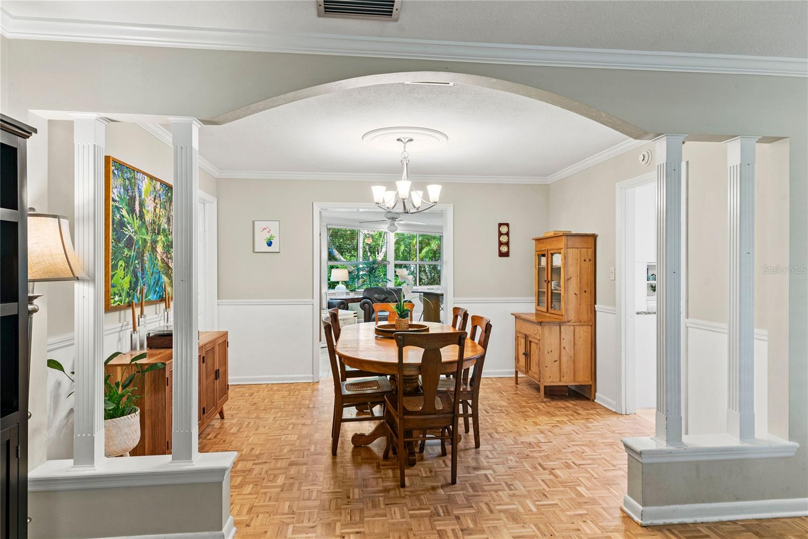 Image 18 of 36 For 627 Darcey Drive