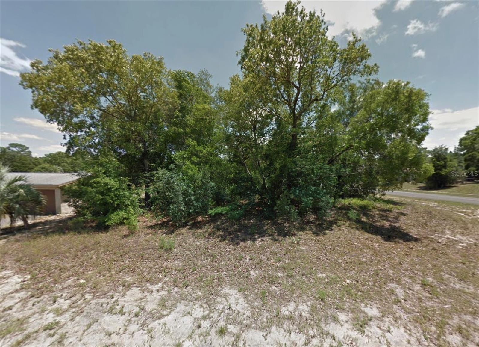 Listing photo id 4 for 2390 Eric Drive