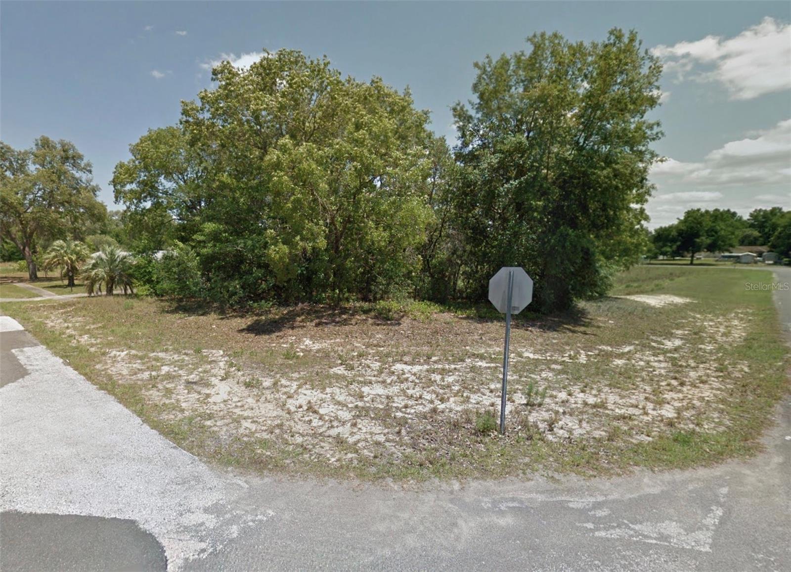 Listing photo id 5 for 2390 Eric Drive