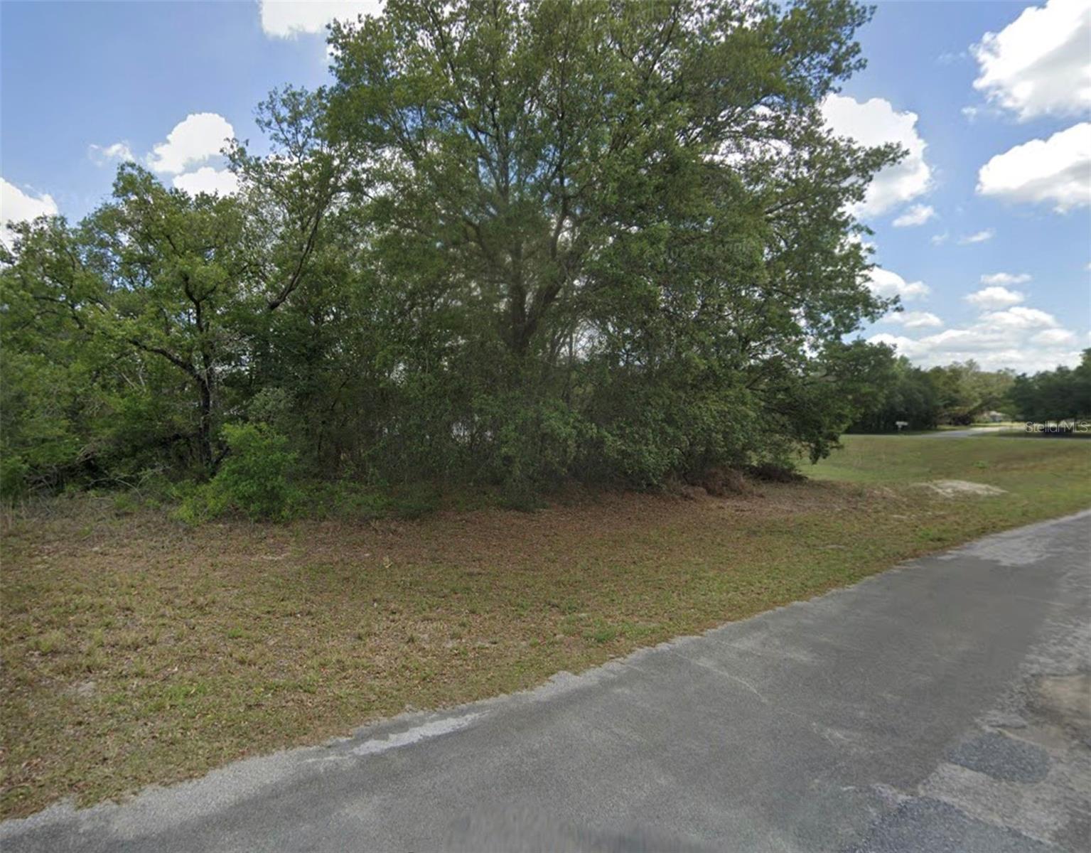 Listing photo id 6 for 2390 Eric Drive