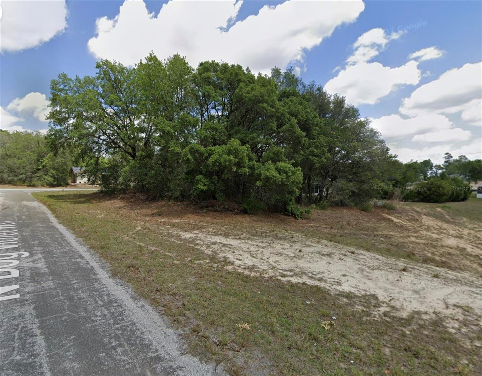 Listing photo id 7 for 2390 Eric Drive
