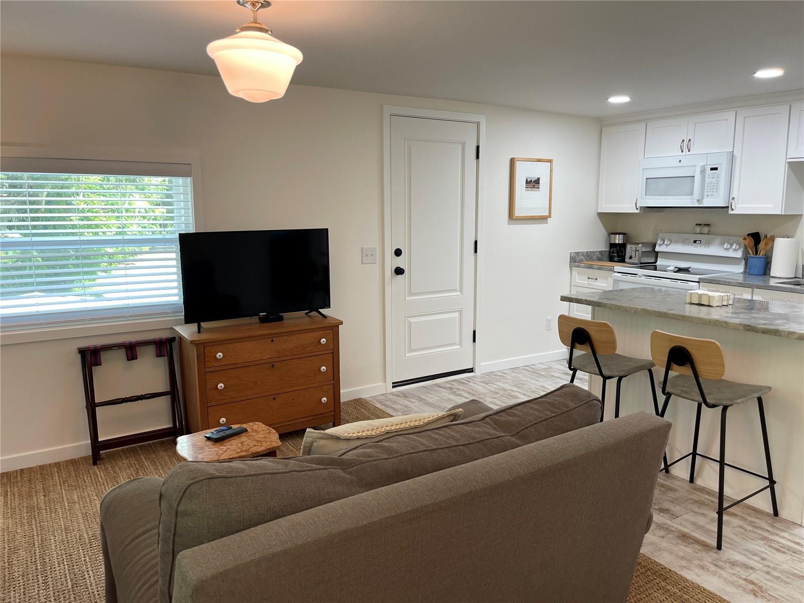 Image 10 of 22 For 1357 Lakeshore Drive 3